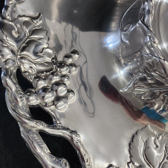 Stunning Silver Arthur Court Grapes And Grape Leaves Chip And Dip Bowl - Picture 3 of 10